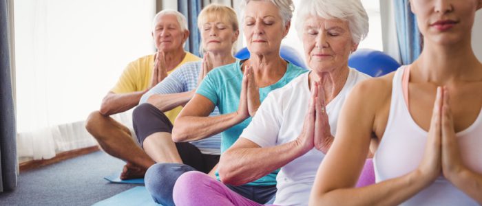 cours de fitness et yoga pour seniors